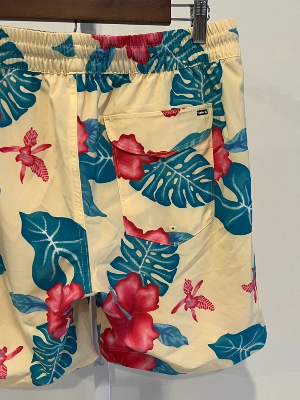 NWT Hurley Yellow Blue Pink Floral Swim Trunks Shorts Mens Sz Medium
